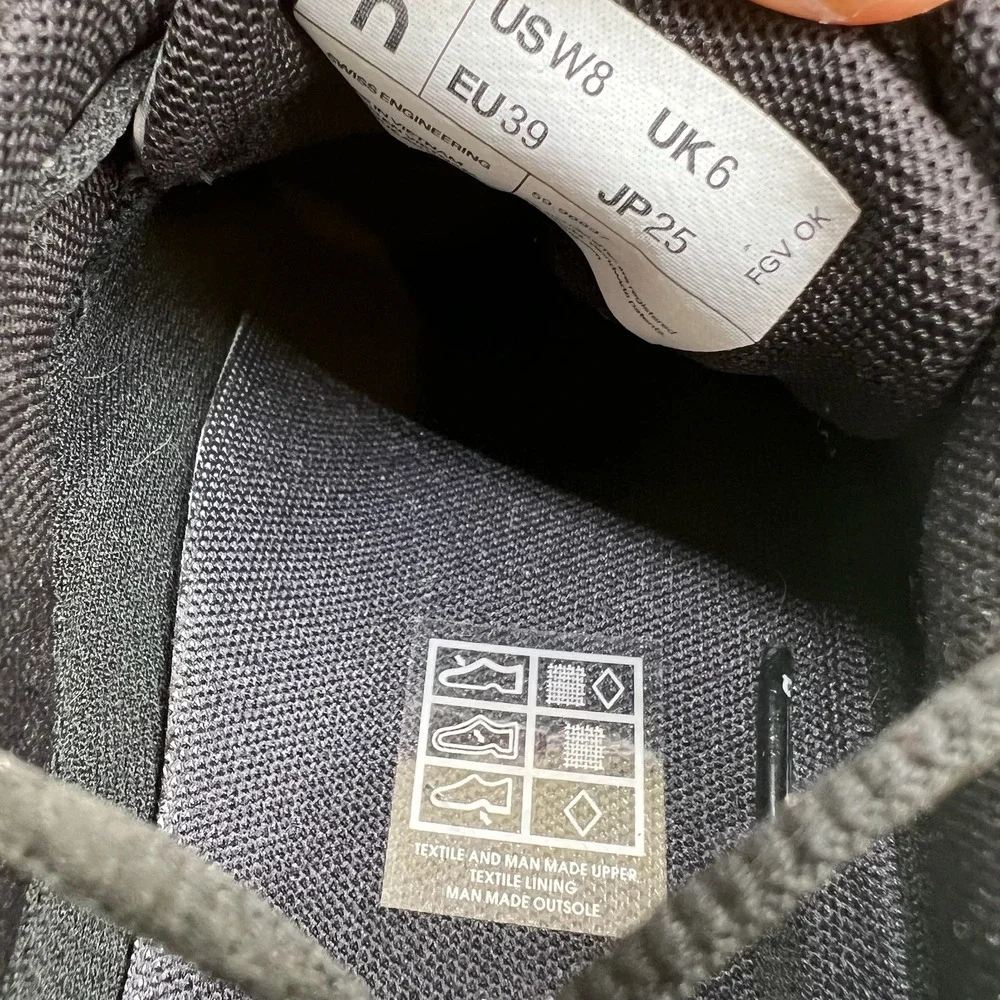 On Cloud 5 Waterproof Sneakers Women's Size 8 Grey Black Athletic 19.99986